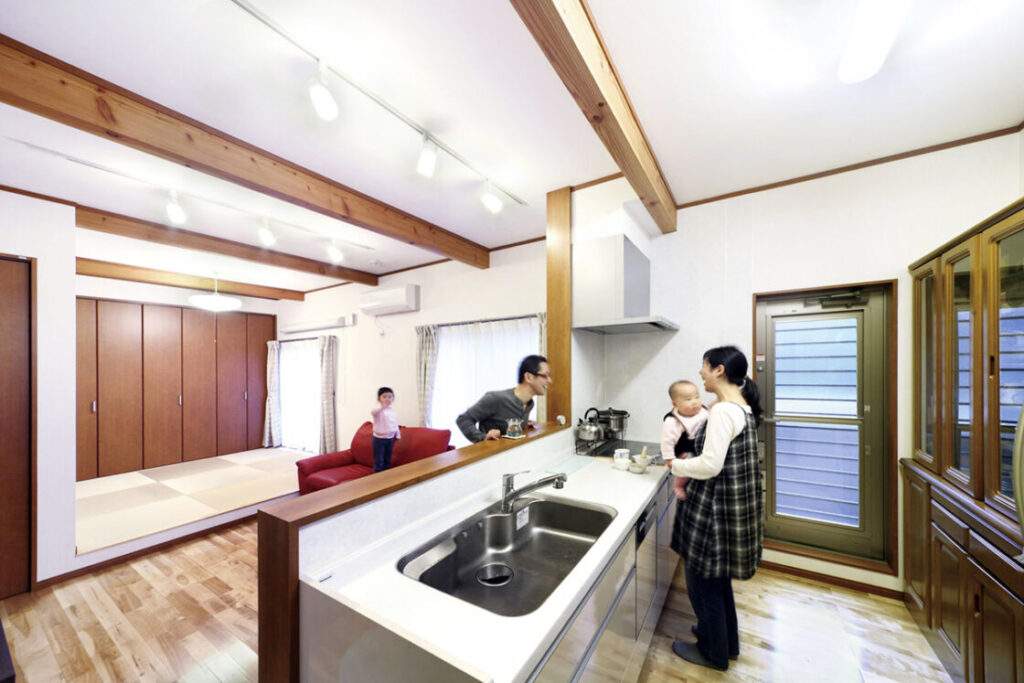 土岐市の平屋に住む家族