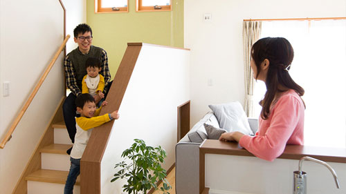土岐市の耐震住宅に暮らす家族